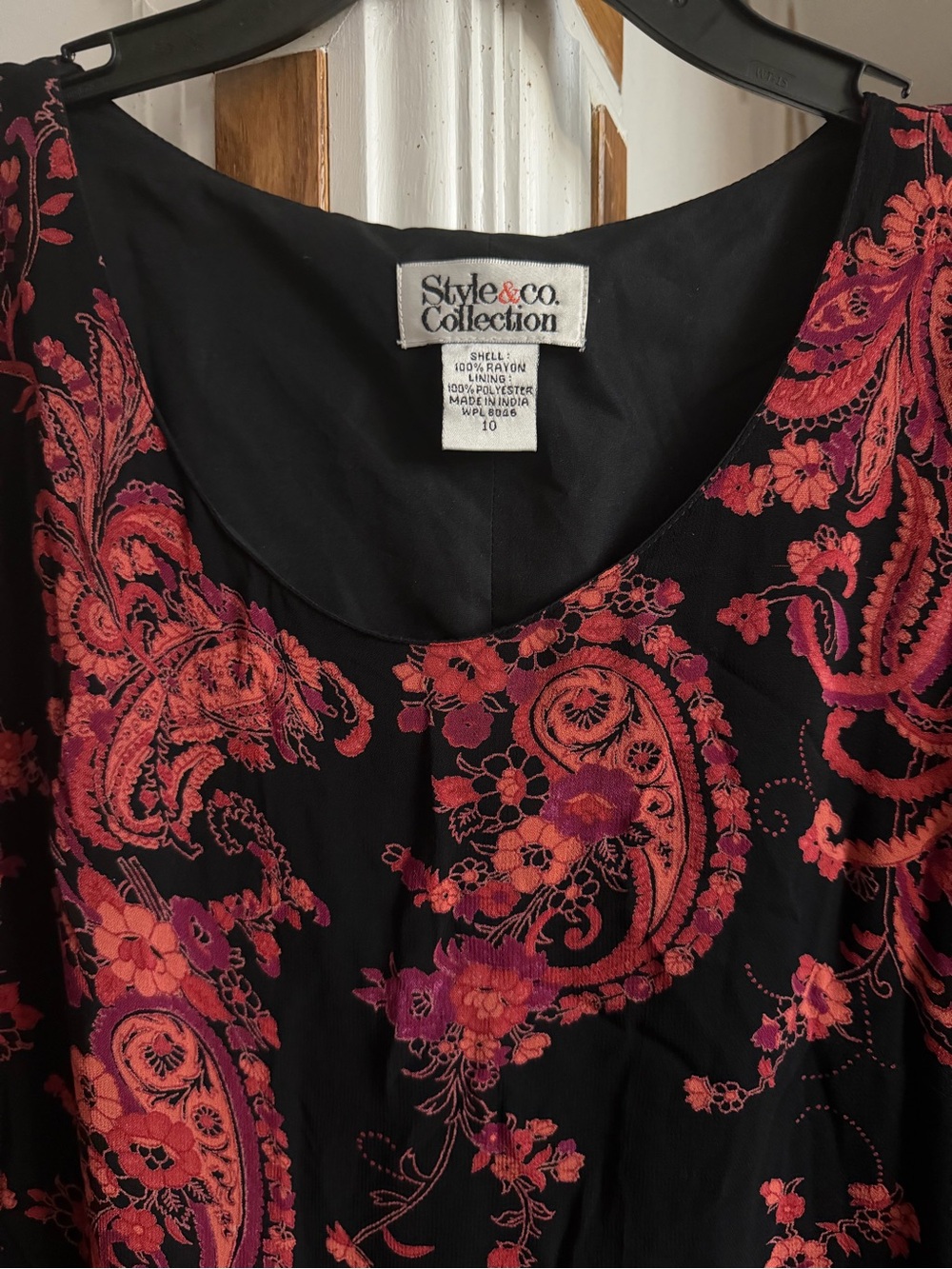 Y2K vintage Style & Co. Black Scoop Neck Tunic with Red and Pink Paisley
